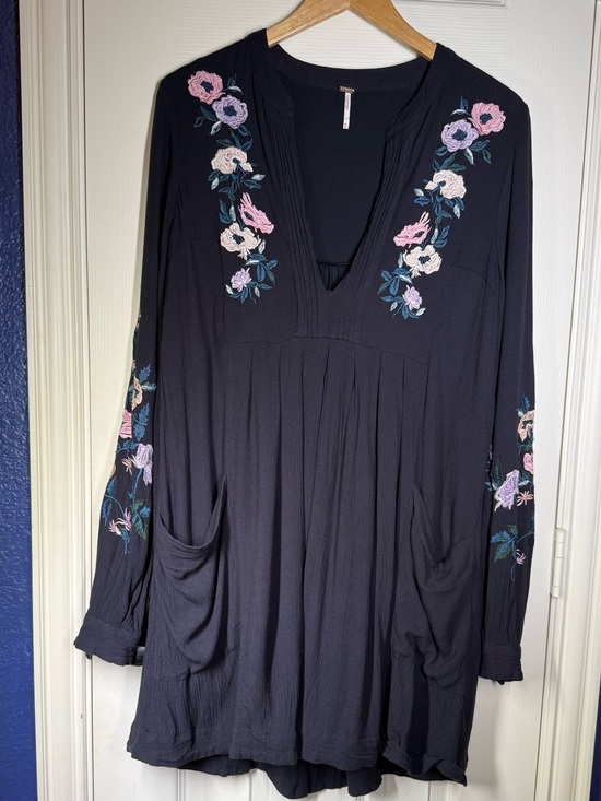 Free People Dresses & Skirts - Free People Black Embroidered Long-Sleeve Floral Tunic